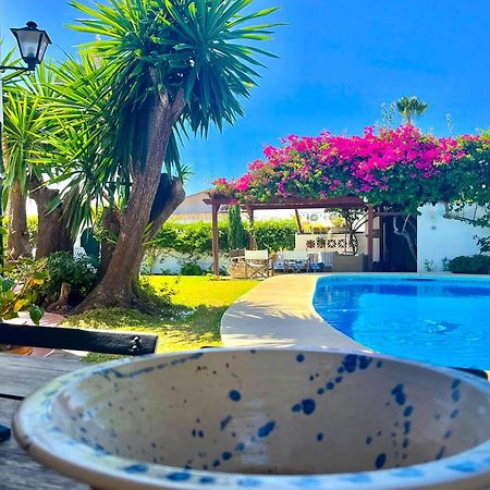 Villa Alfredo - Private Pool Next To The Beach エステポナ エクステリア 写真
