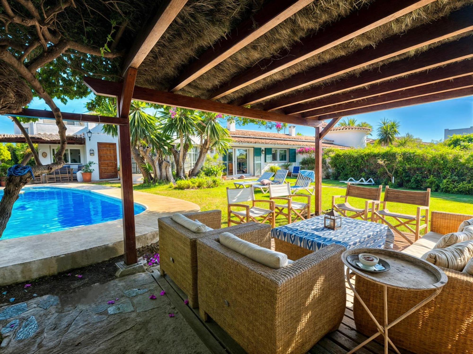 Villa Alfredo - Private Pool Next To The Beach エステポナ エクステリア 写真