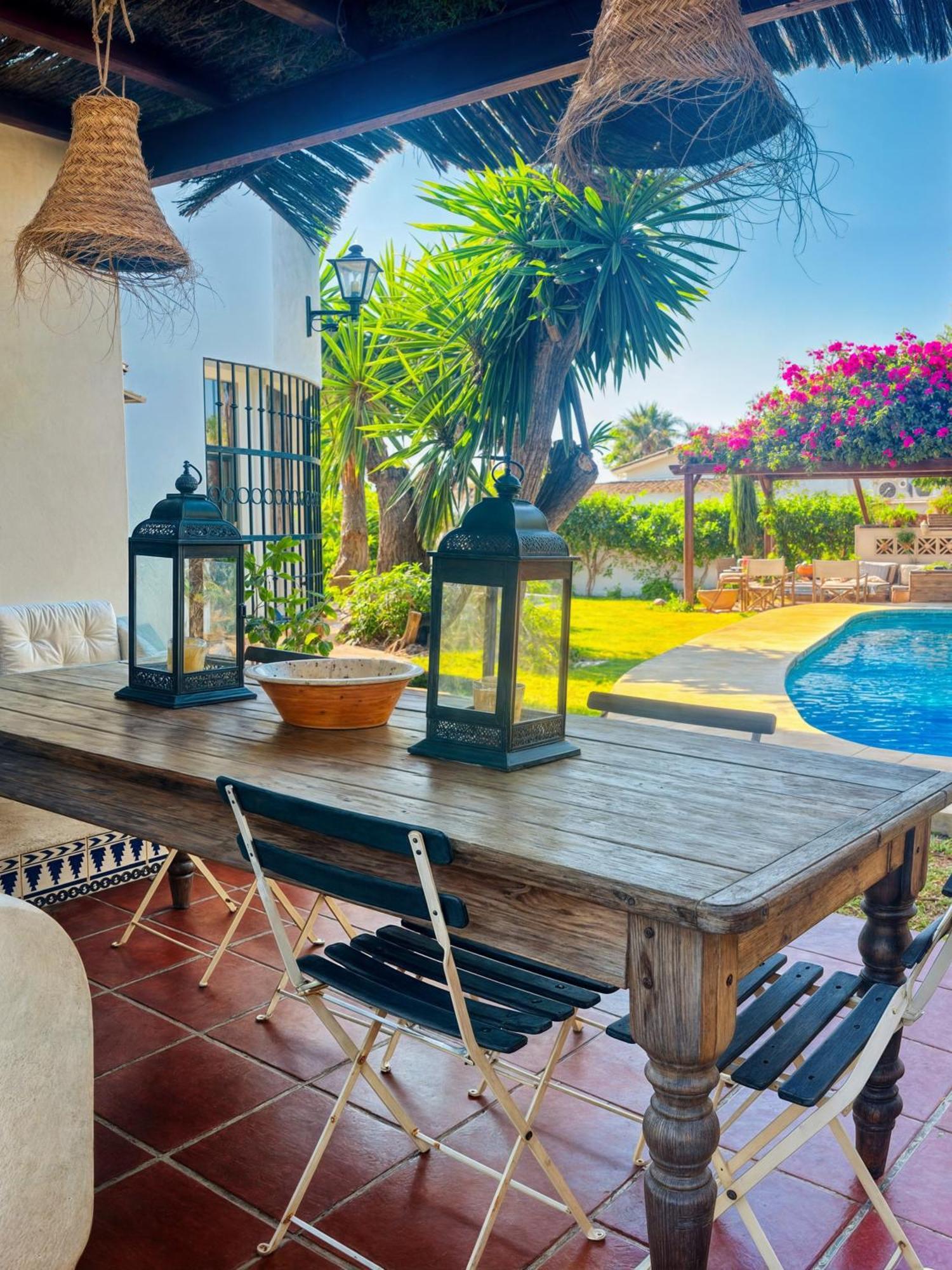 Villa Alfredo - Private Pool Next To The Beach エステポナ エクステリア 写真